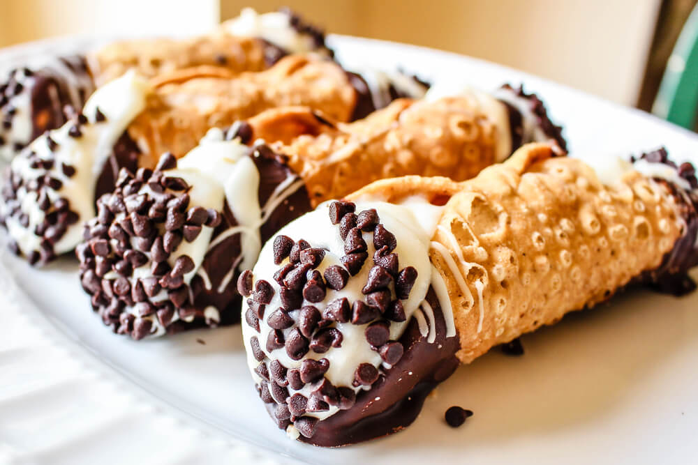 the best cannolis you can find at a restaurant in parrish fl is at Michelangelo 301 Pizzeria & Italian Restaurant