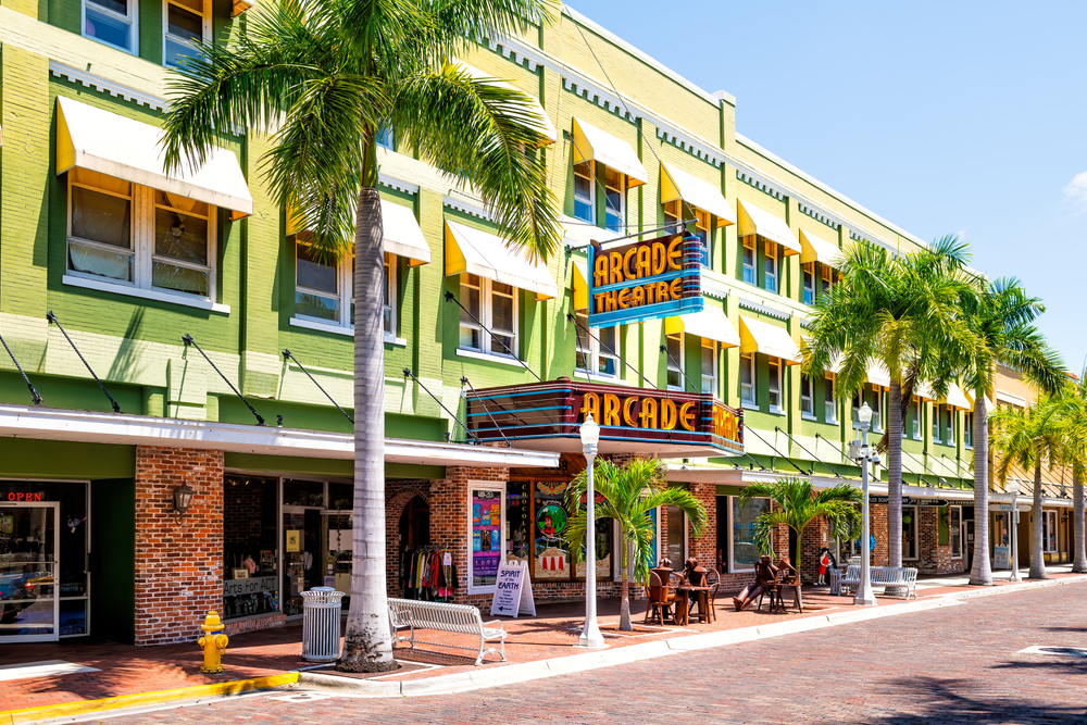 Pros and cons of living in Fort Myers, Florida
